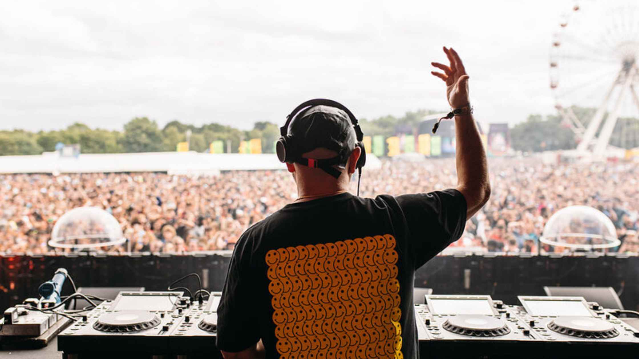 In-Ear Monitors vs. Headphones: What’s Best for DJs?